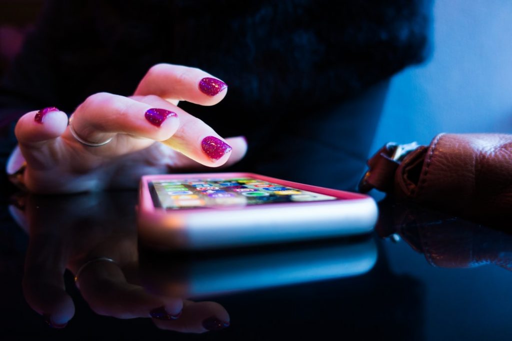ストレートトークとトータルワイヤレススマートフォンユーザー
