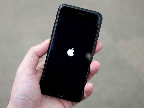 iPhoneを再起動して、デバイスをインターネットに接続します